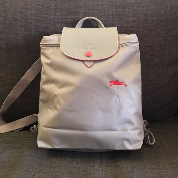 longchamp backpack dimensions